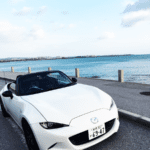 白いオープンカー
